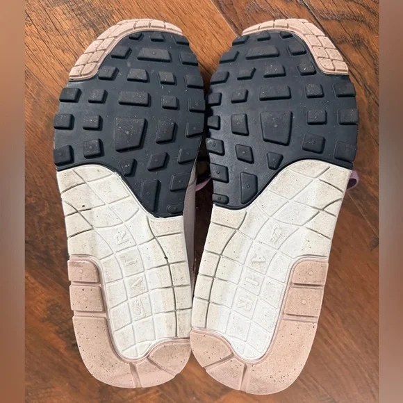 Nike Air Max One. Mens sz 8/womens sz 9.5 - Picture 5 of 6